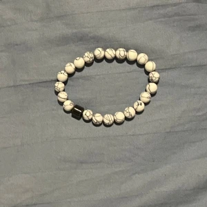 Vit armband - Aldrig använd, Bra kvalité  