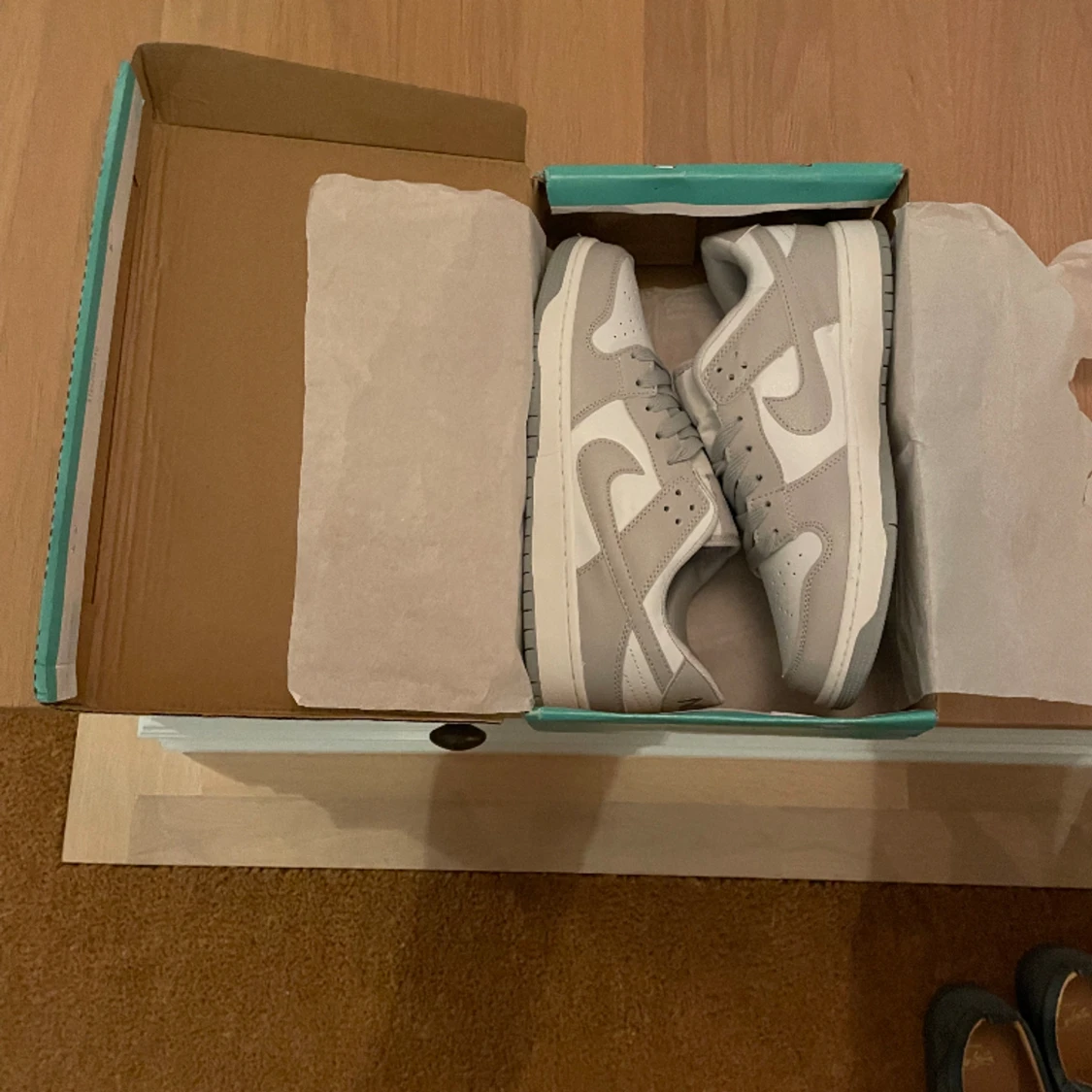 Nike dunk low grey frog 