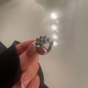 Säljer denna ringen från Edblad då den inte kommer till användning längre. Inga defekter. Köpt för 399 kr, och säljer för 230 kr + frakt 🫶🏼