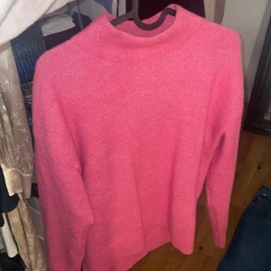 Stickad tröja - Super fin stickad tröja aldrig använd 