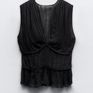 Zara topp - svart topp från zara med prislappen kvar, storlek Xs!!