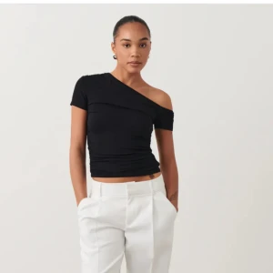 Soft touch topp - Säljer denna fina topp från gina då den inte kommer till användning, helt oanvänd och i fint skick 🤩