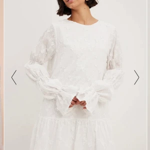 Nakd - Superfin klänning till studenten eller sommaren. Aldrig använd och prislappen kvar. Storlek 34 