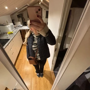 Uniqlo ultra light down jacka - Säljer denna jättefina vårjackan från uniqlo då den tyvärr inte kommer till användning. 💕Nypris 799kr, storlek S💖 