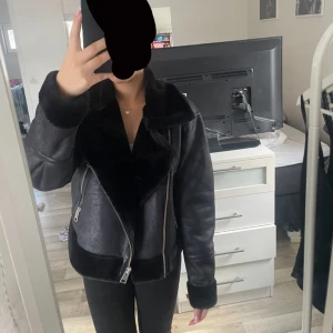 snygg jacka   - super snygg jacka från carlings🩷 nypris 599kr säljer för 299kr🩷 priset är inte fast