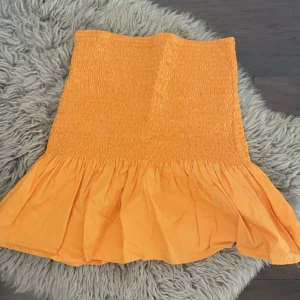 Orange kjol - Söt kjol går även att använda som topp aldrig använd och superfin till sommaren🧡⚡️