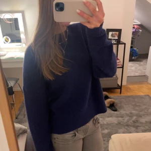 Stickad tröja  - Säljer min fina stickade tröjor från zara som är slutsåld! Den är lite använd men i bra skick men säljs då den inte längre kommer till användning!
