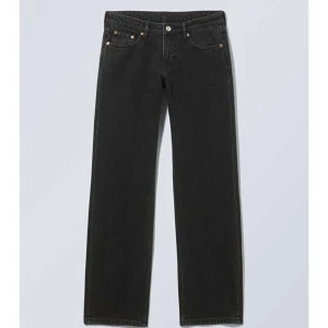 Weekday Low jeans - Säljer mina weekday jeans då dom var för korta för mig, jättefint skick och syns knappt att dom är använda 😊 köparen står för frakt! Nypris 590, mitt pris 300+frakt