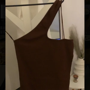 Zara topp - Snygg topp från Zara, använd 1 gång!💕