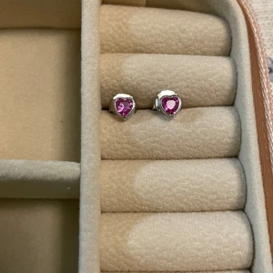 Äkta silver örhängen  - Nytt  Filmar när jag postar med frimärke 18kr 