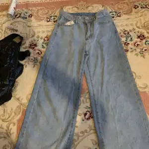 Köpte från SHEIN för 259kr är jeans bra material 