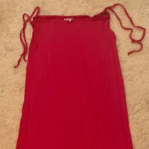 En rosa lång kjol med knyten vid höfterna från ASOS design, skriv för fler bilder❤️