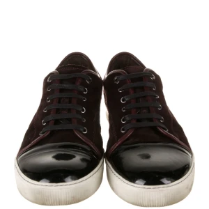 Lanvin vinröd storlek 50 - Tja säljer nu dessa Lanvins i storlek 50 en efterfrågad storlek skorna är är perfekt skicka box och allt kommer med pris 2000kr. 