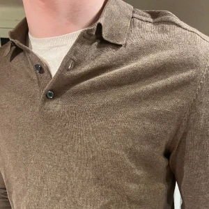 Selected homme tröja - Tja!! säljer denna snygga tröja från selected homme i oanvänt skick. Storlek S, skriv gärna vid frågor😄