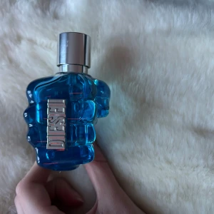 DIESEL parfym ”only the brave” - Helt ny perfym från Diesel, 50 ml. Saknar dock kartong. Helt oanvänd. Säljer eftersom mottagaren inte var intresserad. 😊