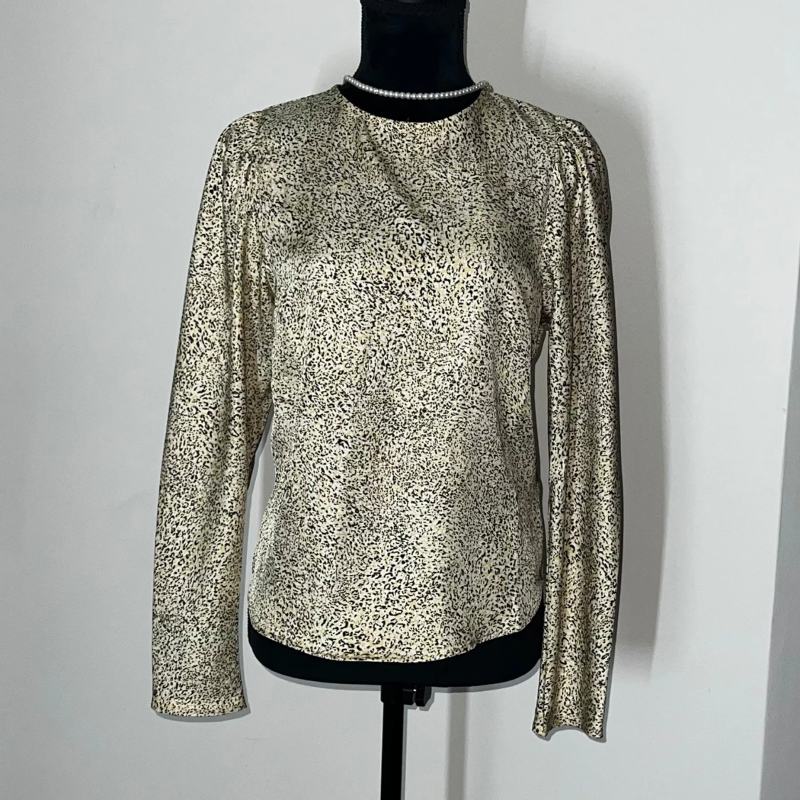 Mönstrad blus med långa ärmar - 1