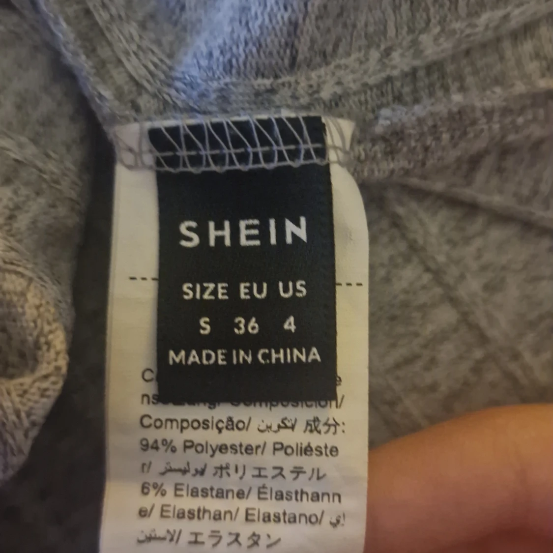 Grå ribbad topp från Shein - 2