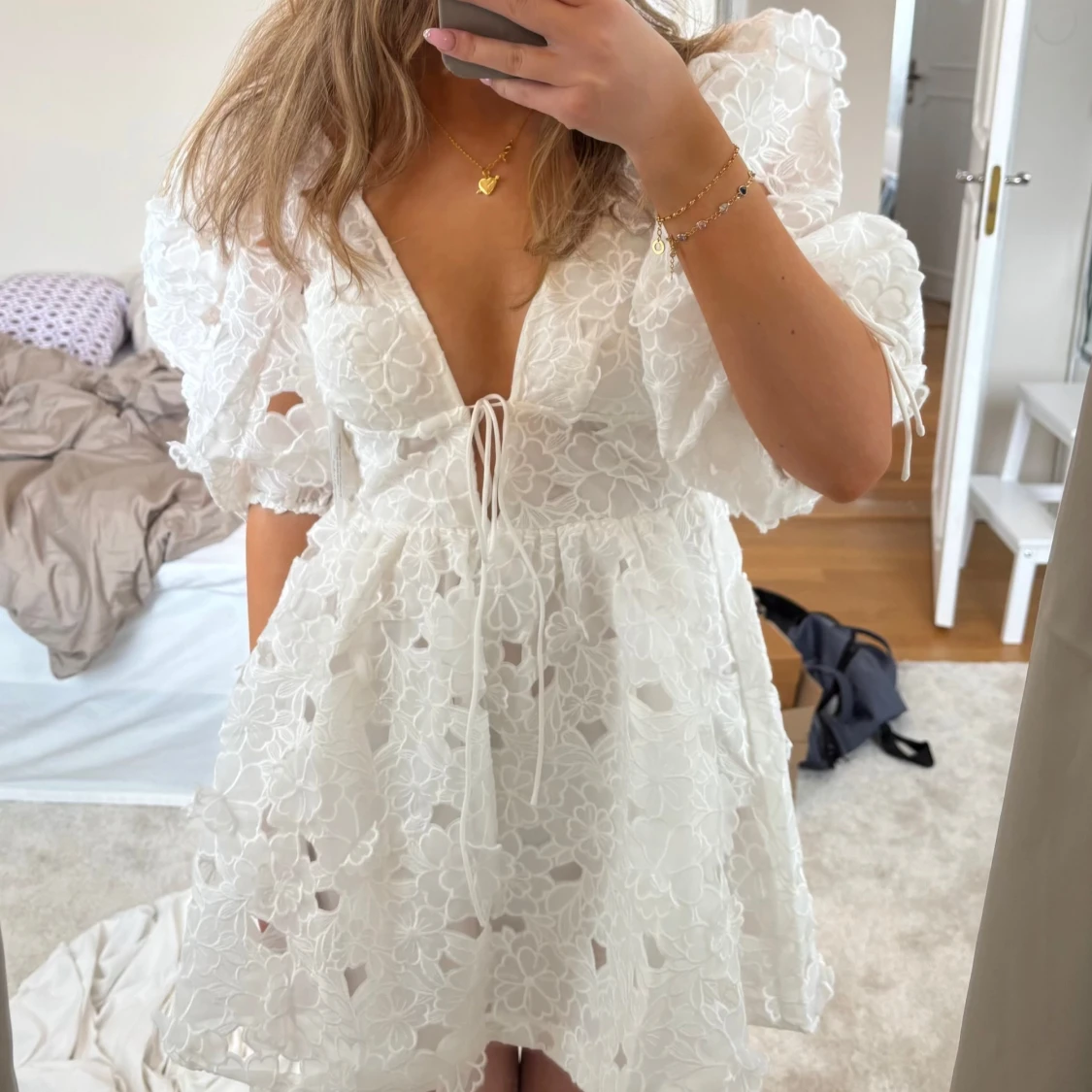 Vit klänning med öppen rygg