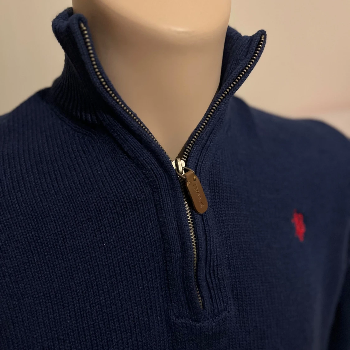 Mörkblå tröja med dragkedja från U.S. Polo Assn. - 1