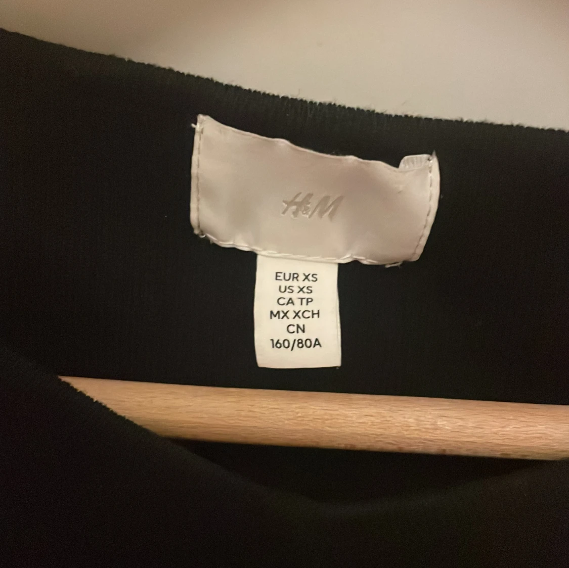 Svart off shoulder tröja från H&M - 1