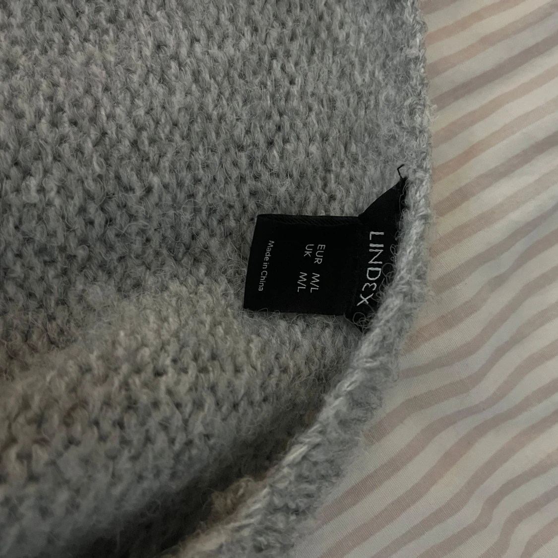 Grå stickad kofta från Lindex - 1