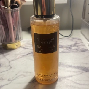 Bare vanilla glitter bodyspray - Endast använd fåtal gånger !