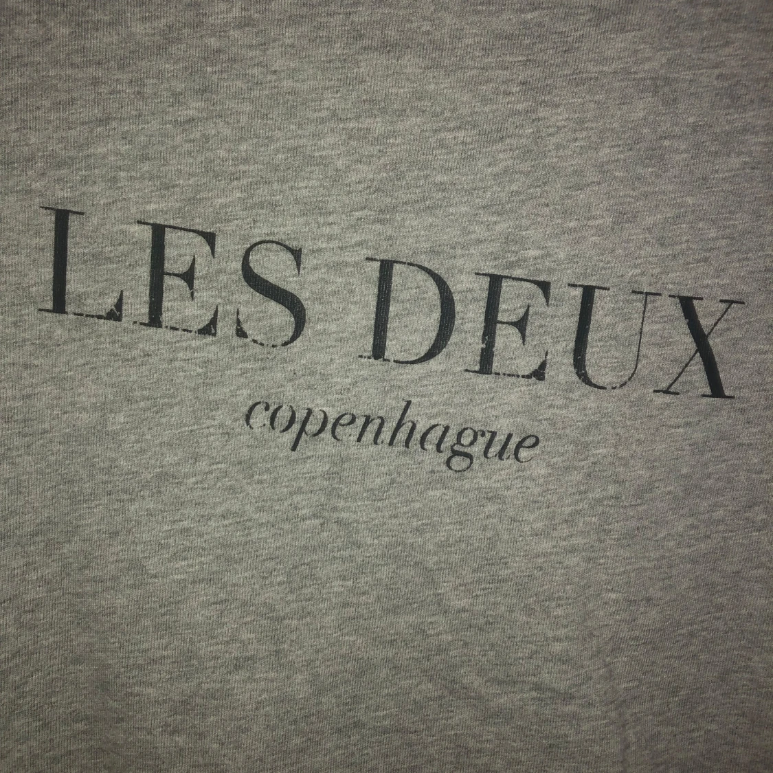 Grå t-shirt från Les Deux - 4