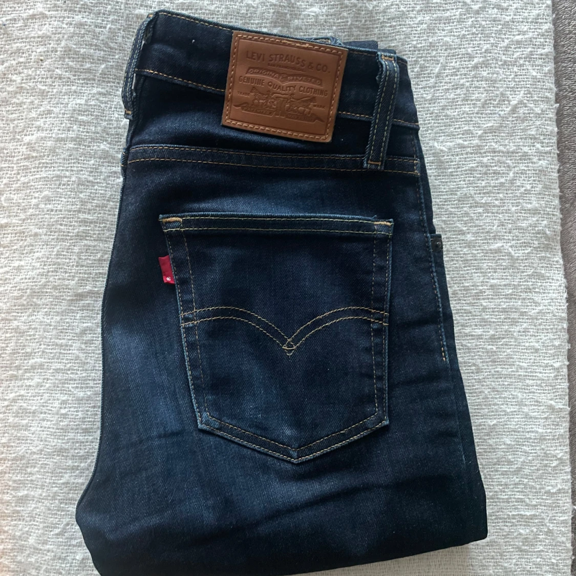 Mörkblå bootcut jeans från Levi's - 3