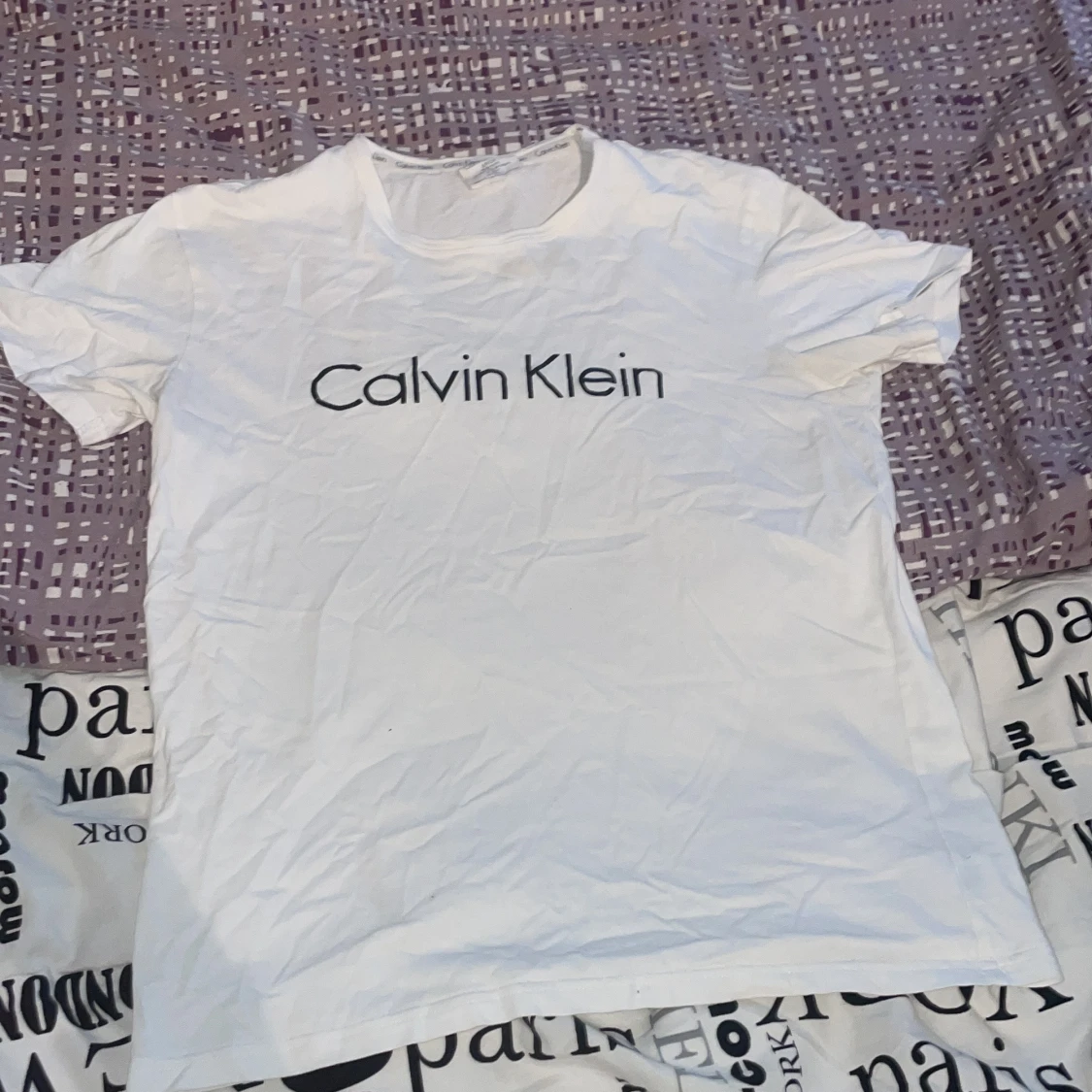 Vit t-shirt från Calvin Klein