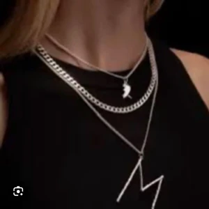 Maria Nilsdotter berlock A - Stor Maria Nilsdotter berlock bokstaven A. Säljer då den inte kommer till användning. Säljer endast berlocken inte halsbandet. 🥰🫶🏼