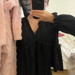 svart blus  - jättefin blus som inte alls är mycket använd