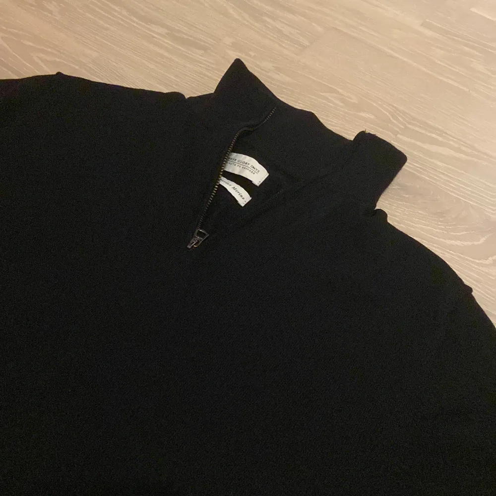 Tja, säljer denna riktigt snygga half zip tröjan | Märke:  These Glory days | Storlek: S | Skick: 9/10 | Material: 100% merino ull | För fler bilder eller frågor är det bara att skriva | Pris är diskuterbart vid snabb affär |. Tröjor & Koftor.