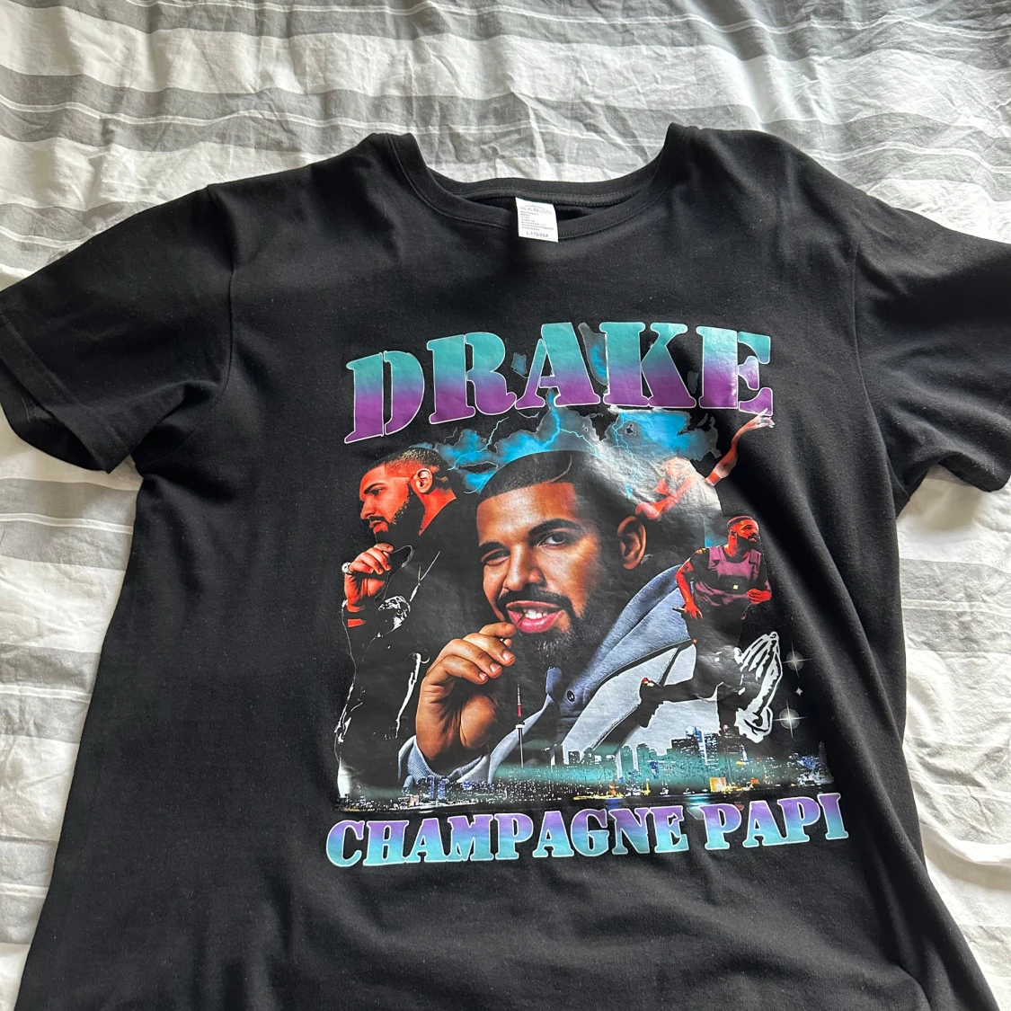 Svart t-shirt med Drake-tryck