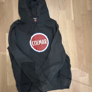 Colmar hoodie - Fett colmar hoodie för vinter, varm och najs| skriv vid frågor och funderingar !