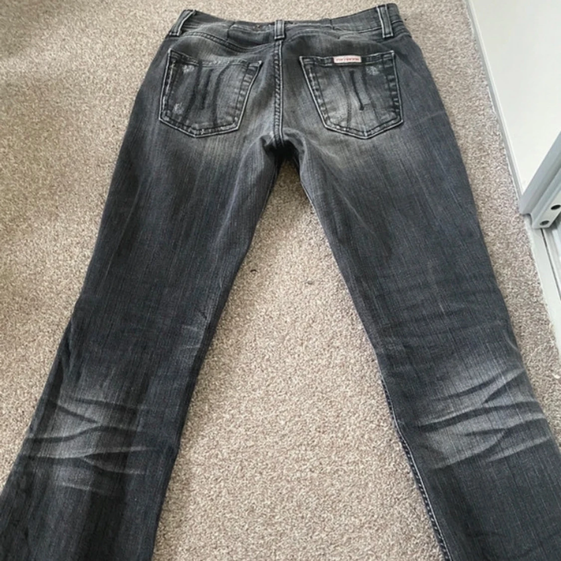 Mörkblå bootcut jeans från Fernarina - 91