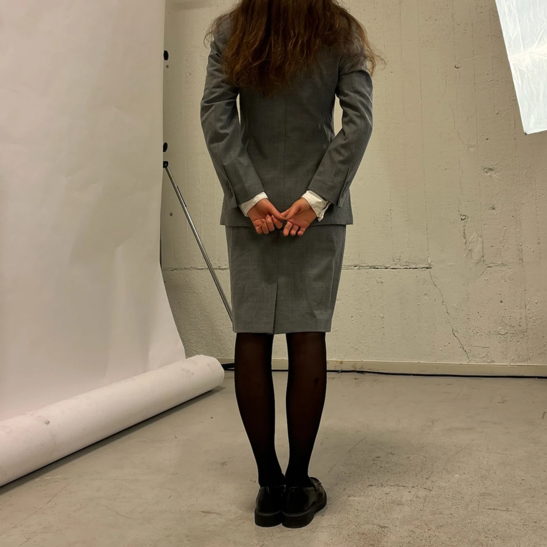 Grå kavaj och kjol från Miss Philippe - 90