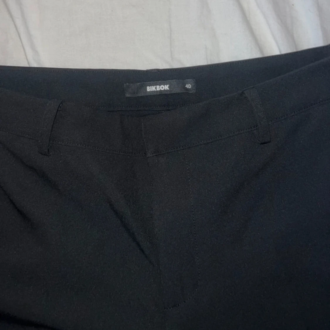 Svarta kostymbyxor från BikBok - 90