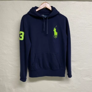 Ralph Lauren huvtröja - Ralph Lauren huvtröja i storlek S.