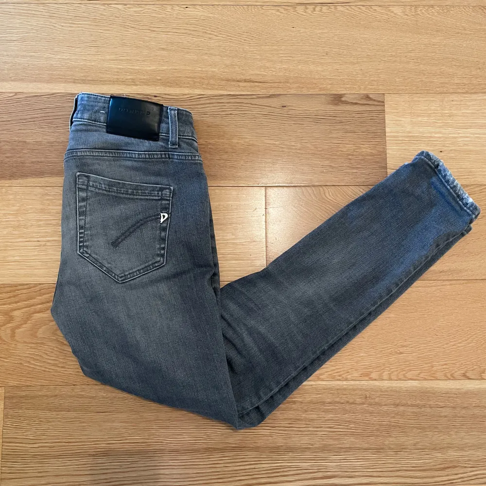 säljer ett par dondup jeans i bra skick, inga stora defekter. Jeans & Byxor.