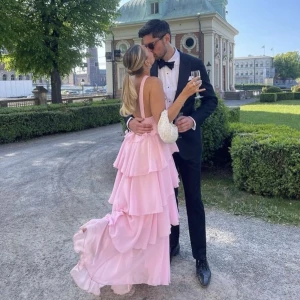 VM Felicia  - Köpte för att ha som balklänning men då jag hitta en annan säljer jag denna💕endast testad, prislappen kvar💕skriv för mer bilder