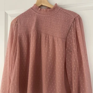 Blus nakd - Fin blus från nakd. Använt några fåtal gånger. Fin till vardags och uppklädd!💗