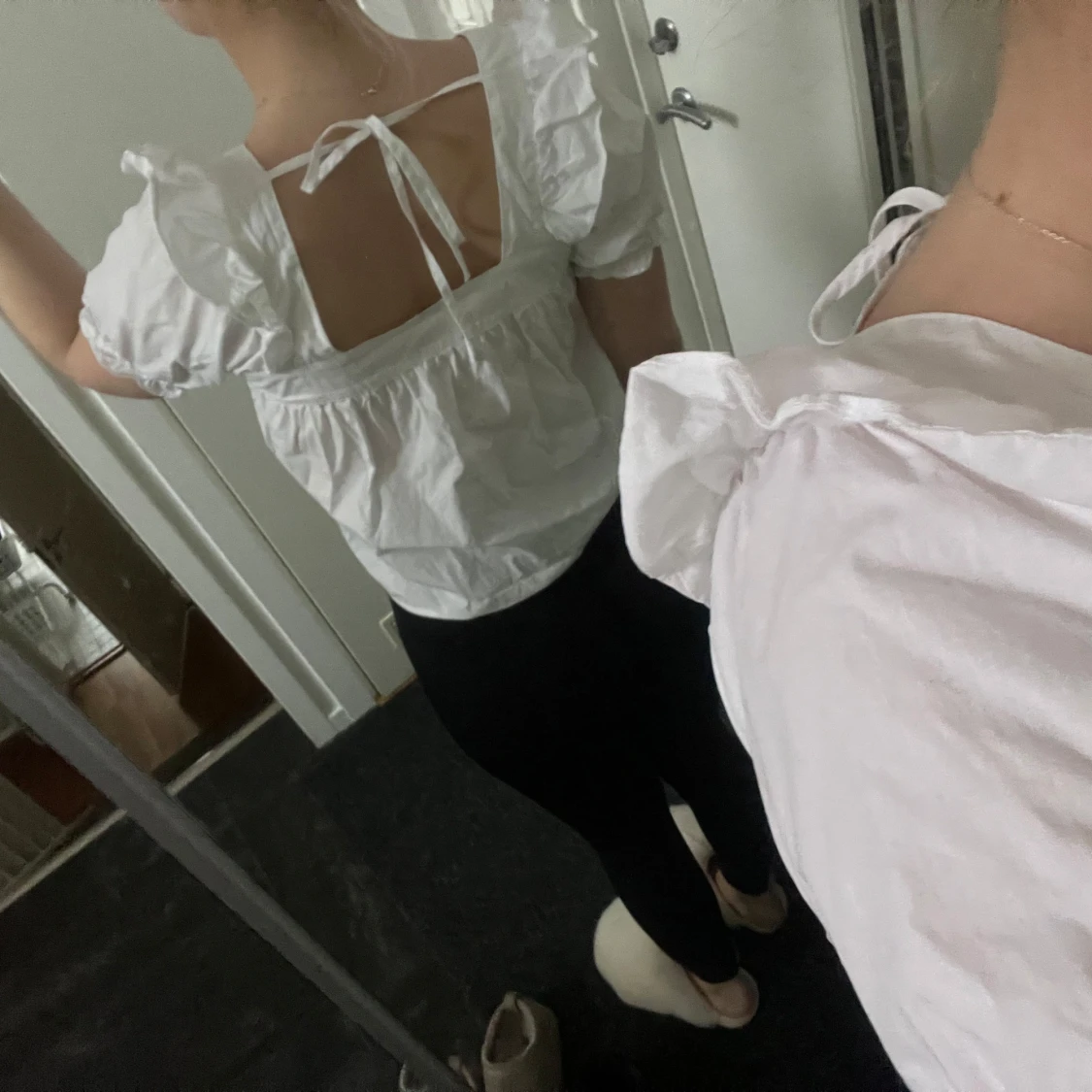 Vit blus med puffärmar - 91