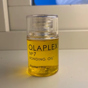 Hårolja - Olaplex No.7 Bonding Oil 30 ml. Endast testad ett fåtal gånger, kvarstående mängd syns på bilden.