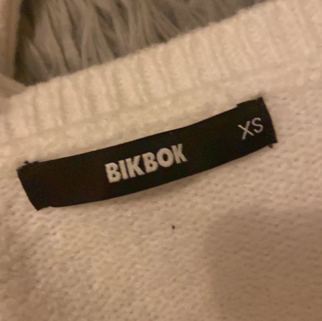 Vit stickad tröja från BikBok - 91