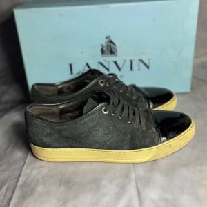 Lanvin cap toe  - | Riktigt snygga lanvin skor | Bra skick utom liten defekt i fram | Ingår box och extra snören | Storlek uk 7 / 41
