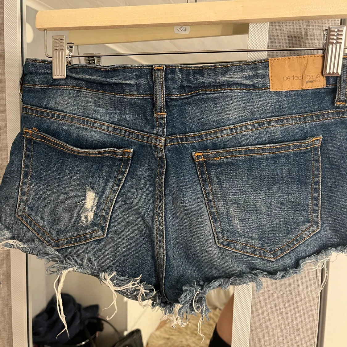 Blå lågmidjade jeansshorts - 90