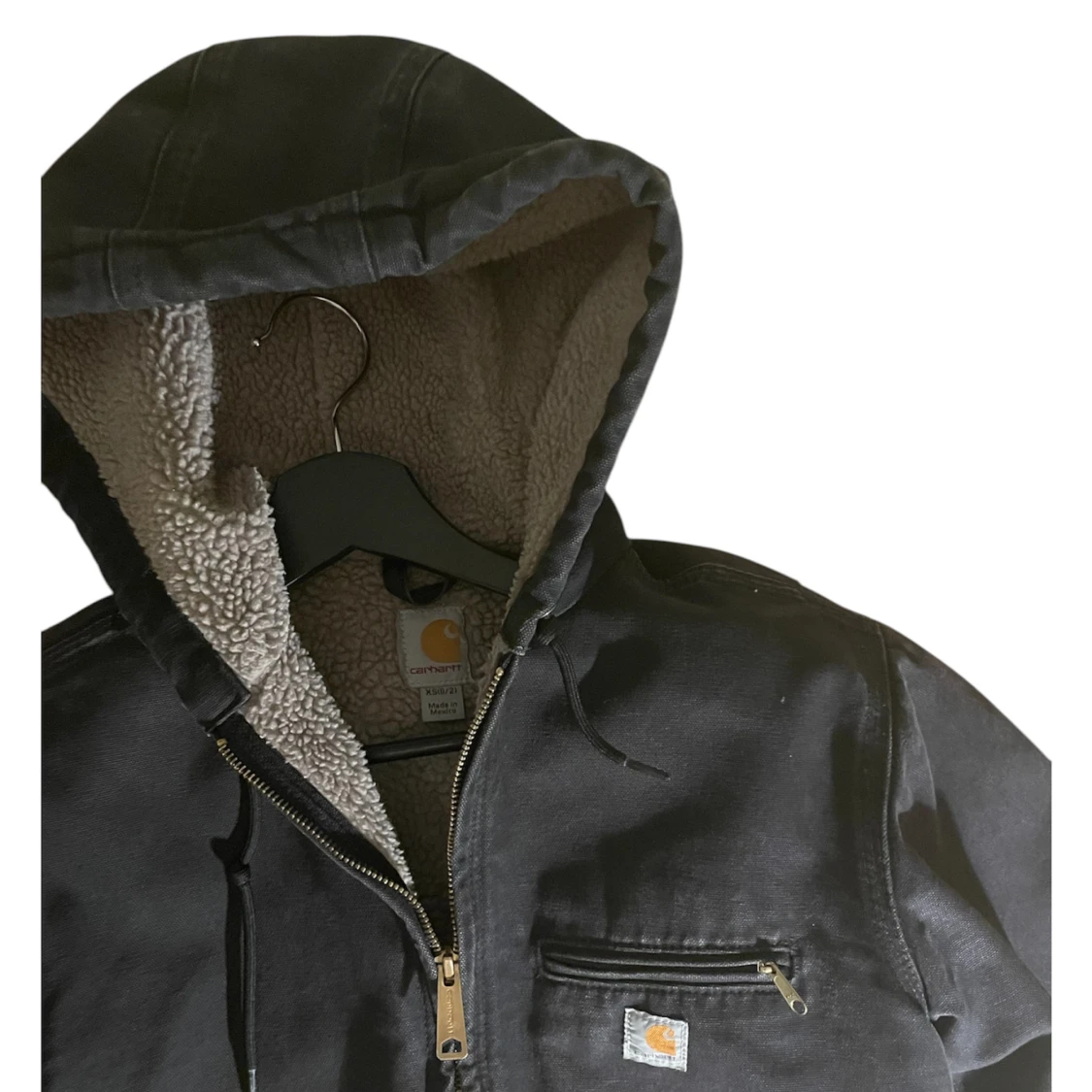 Svart jacka med huva från Carhartt - 90