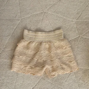 Spetsshorts  - Beiga spets shorts i super bra skick 