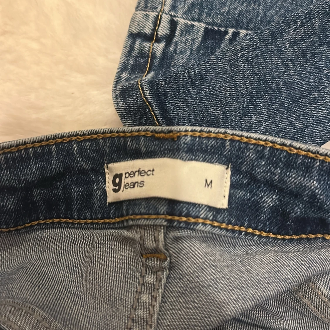 Blå bootcut jeans från ginatricot  - 91