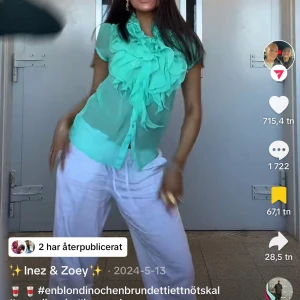 Super fin grön blus - Grön/turkos blus ifrån saint tropez, super fin använd fåtal gånger. Skriv för fler bilder!